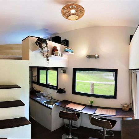 La Tiny House Terra Nostra Lägenhet Saint-Bazile Exteriör bild